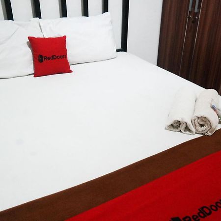 Reddoorz At Jalan Somba Opu Losari Makassar Buitenkant foto