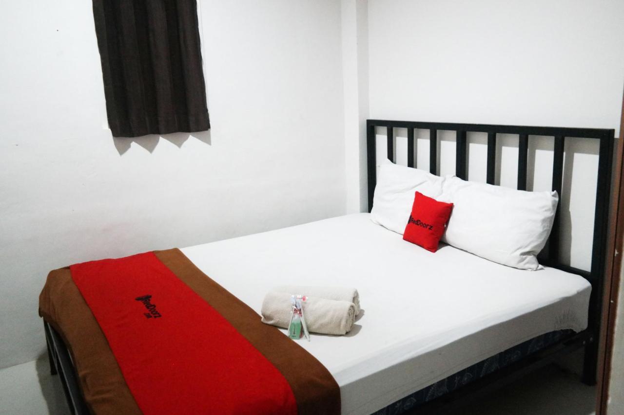 Reddoorz At Jalan Somba Opu Losari Makassar Buitenkant foto
