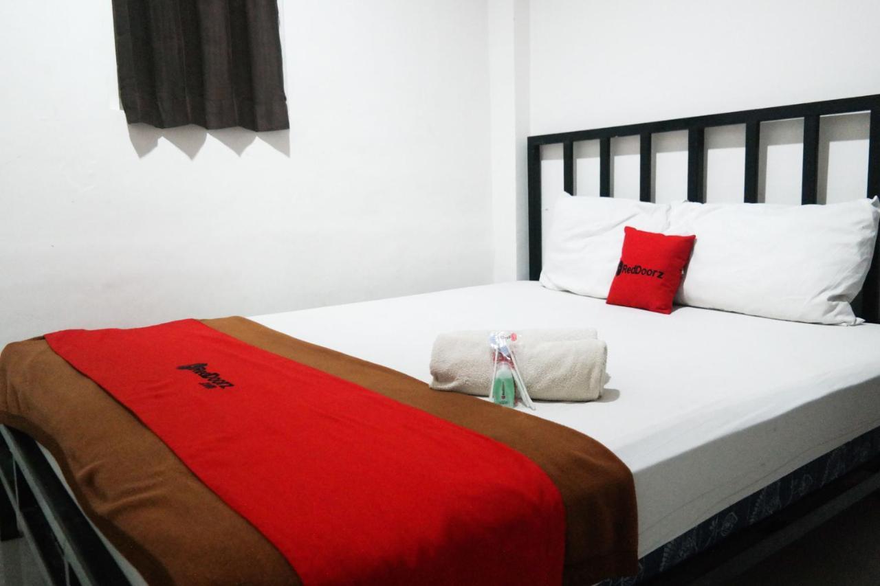 Reddoorz At Jalan Somba Opu Losari Makassar Buitenkant foto