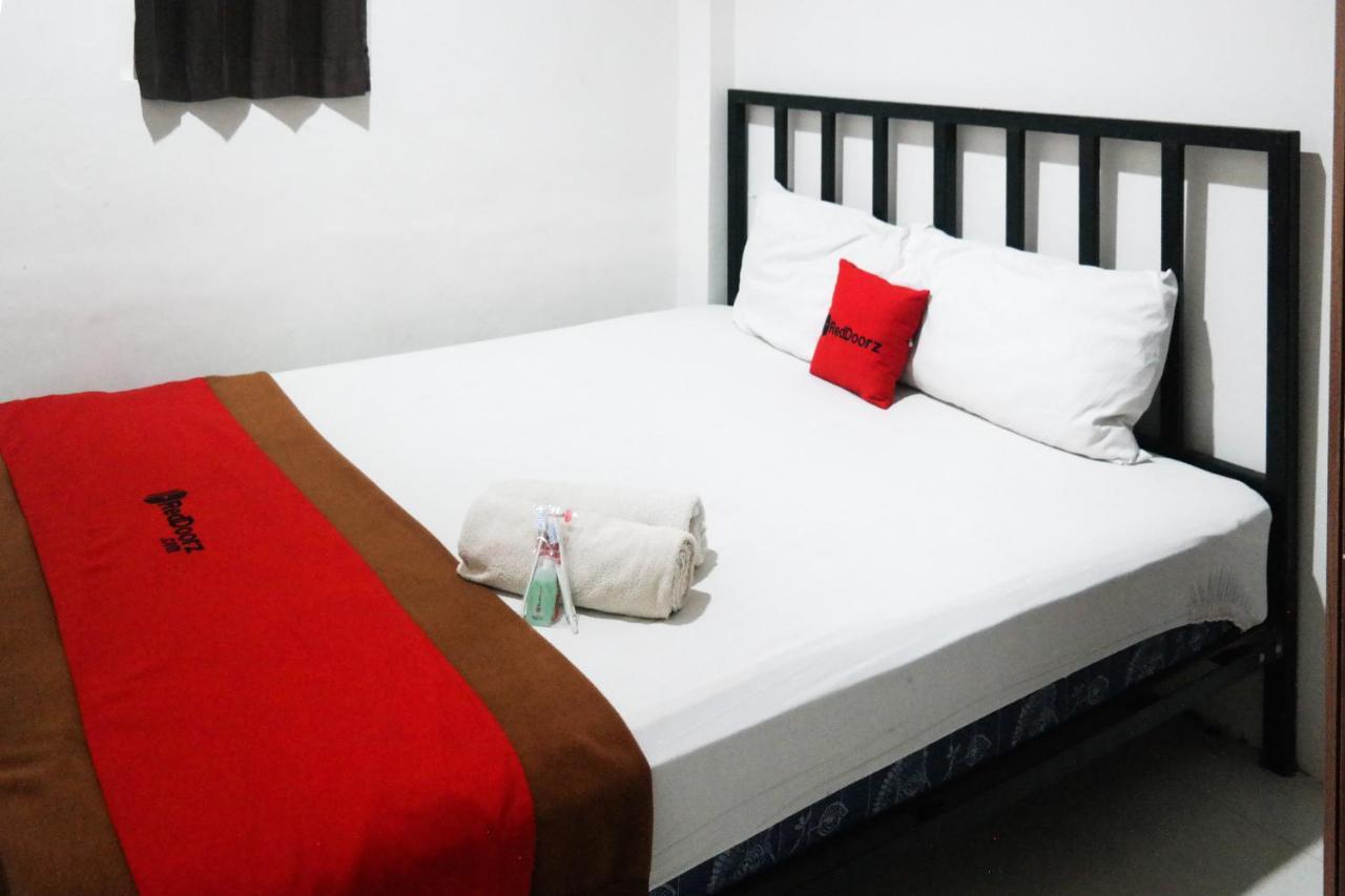 Reddoorz At Jalan Somba Opu Losari Makassar Buitenkant foto