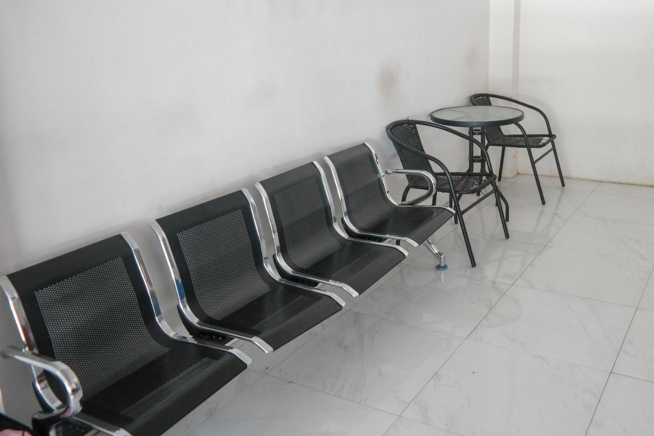 Reddoorz At Jalan Somba Opu Losari Makassar Buitenkant foto