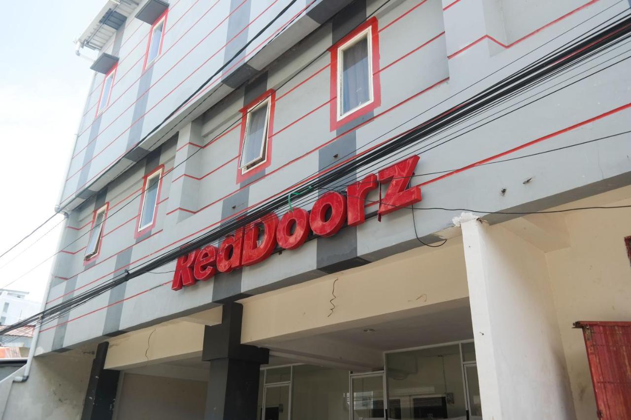 Reddoorz At Jalan Somba Opu Losari Makassar Buitenkant foto