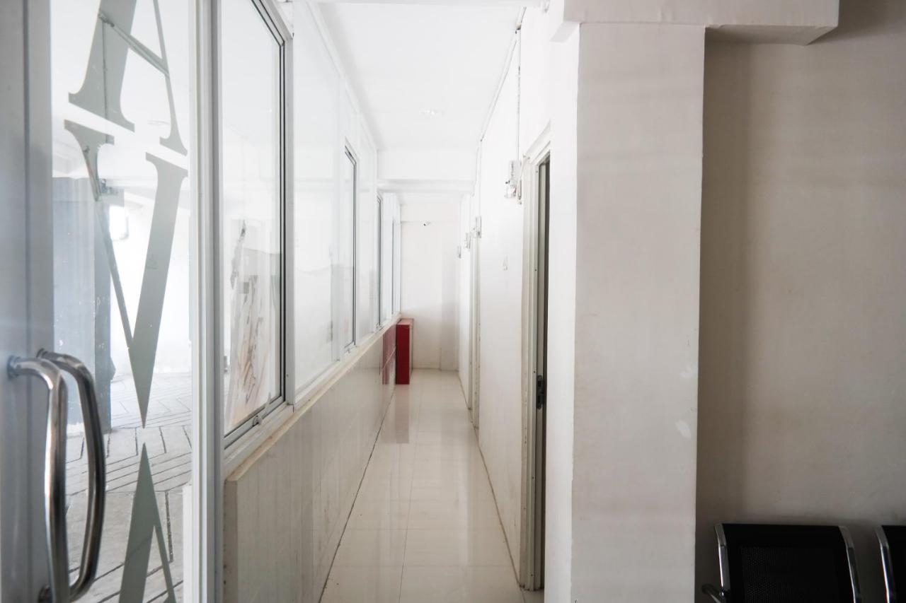 Reddoorz At Jalan Somba Opu Losari Makassar Buitenkant foto